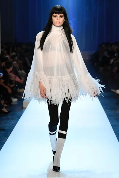 Look 15